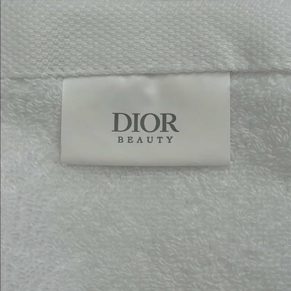 Dior Beauty White Towels set - Picture 2 of 3